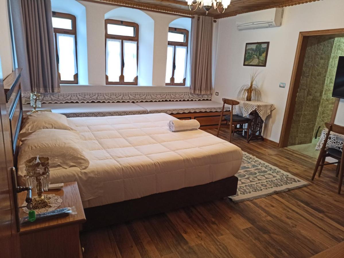 Boutique Hotel Praga Gjirokastër Eksteriør billede