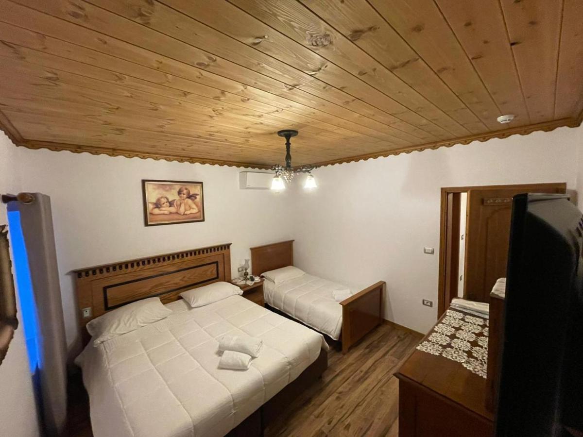 Boutique Hotel Praga Gjirokastër Værelse billede