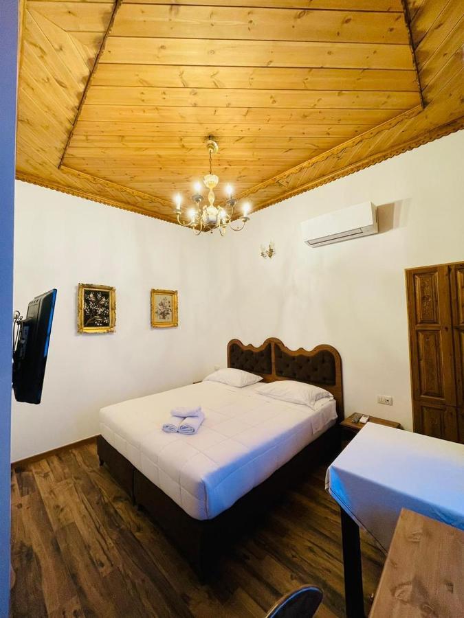 Boutique Hotel Praga Gjirokastër Værelse billede