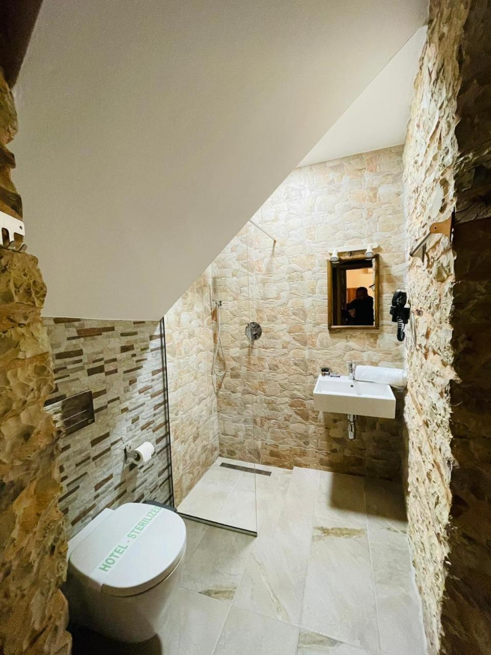 Boutique Hotel Praga Gjirokastër Værelse billede