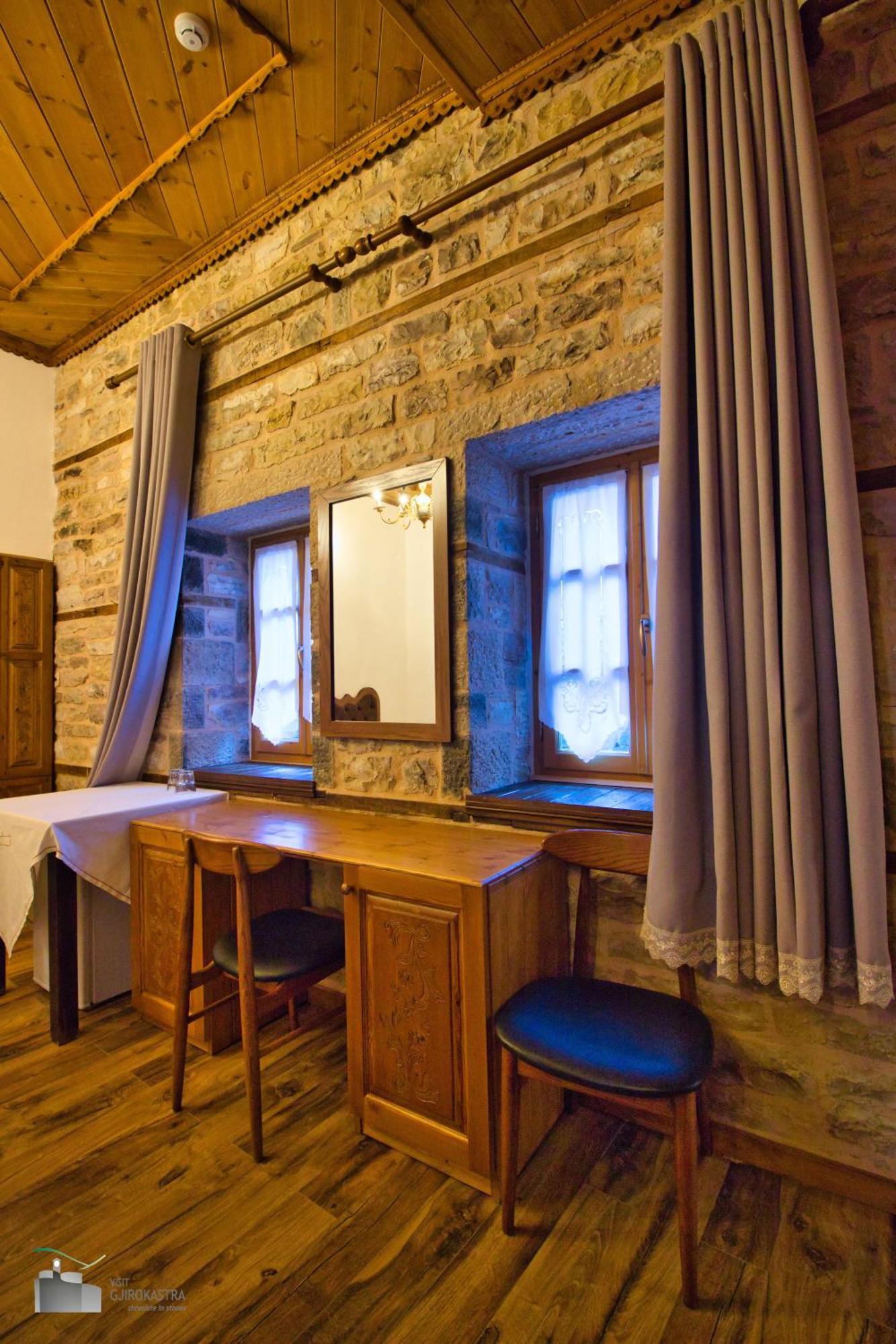 Boutique Hotel Praga Gjirokastër Værelse billede
