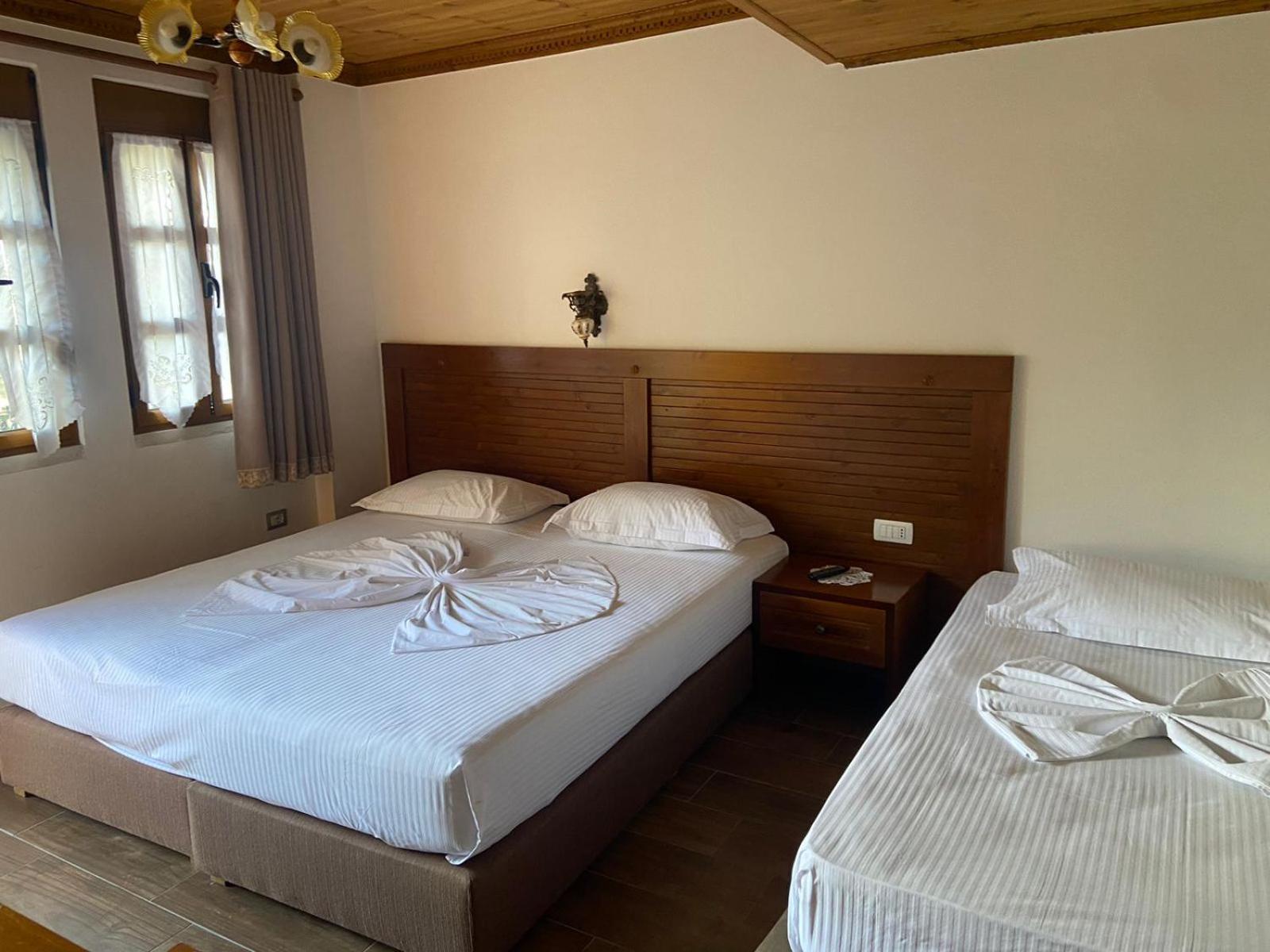 Boutique Hotel Praga Gjirokastër Eksteriør billede